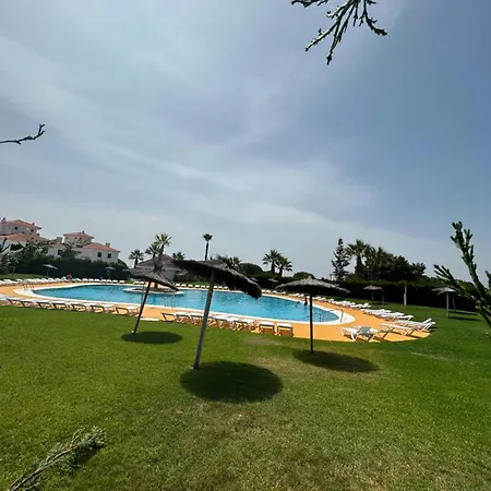 A Pie De Playa En Urbanizacion Con Piscina